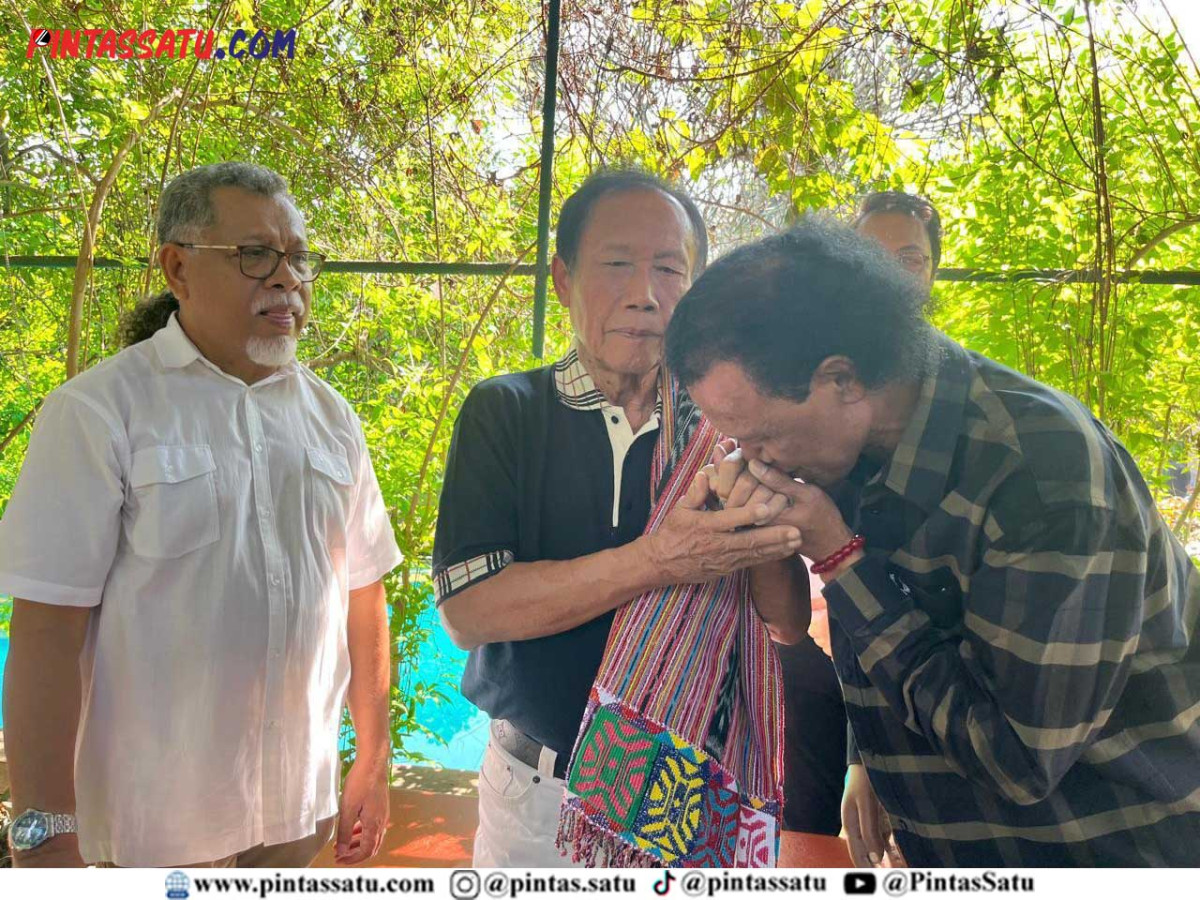 Sempat Sebut Sutiyoso Bau Tanah, Hercules Mintaa Maaf dan Cium…_page7_image2