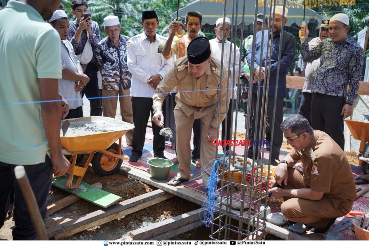 Bupati Nagan Raya Letakkan Batu Pertama Pembangunan Masjid Jamik Al-Muttaqin