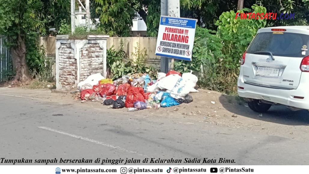 Warga Keluhkan Sampah di Jalan Menuju Rumah Wali Kota Bima